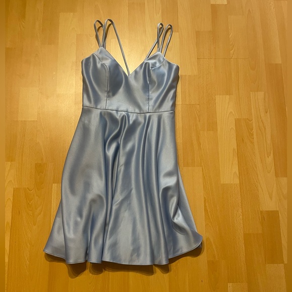 Jake’s mini dress - Picture 2 of 5